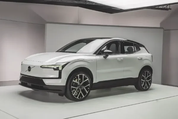 Volvo EX30 Standard